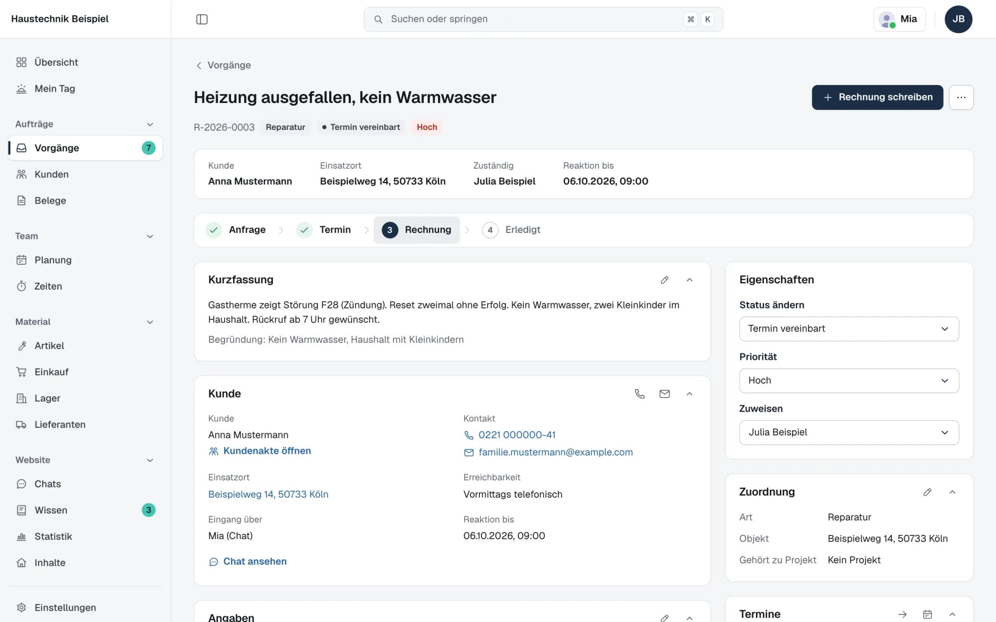Eine nachts über die Website-Assistentin eingegangene Störungsmeldung mit Kurzfassung, Kundendaten und Bearbeitungsschritten